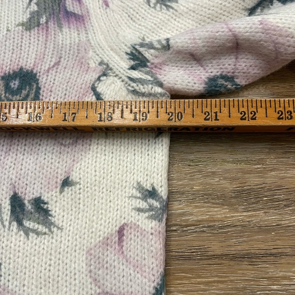 NWOT Philosophy Cream Knit Lavender Purple Floral Sweater Sz M - Picture 5 of 8